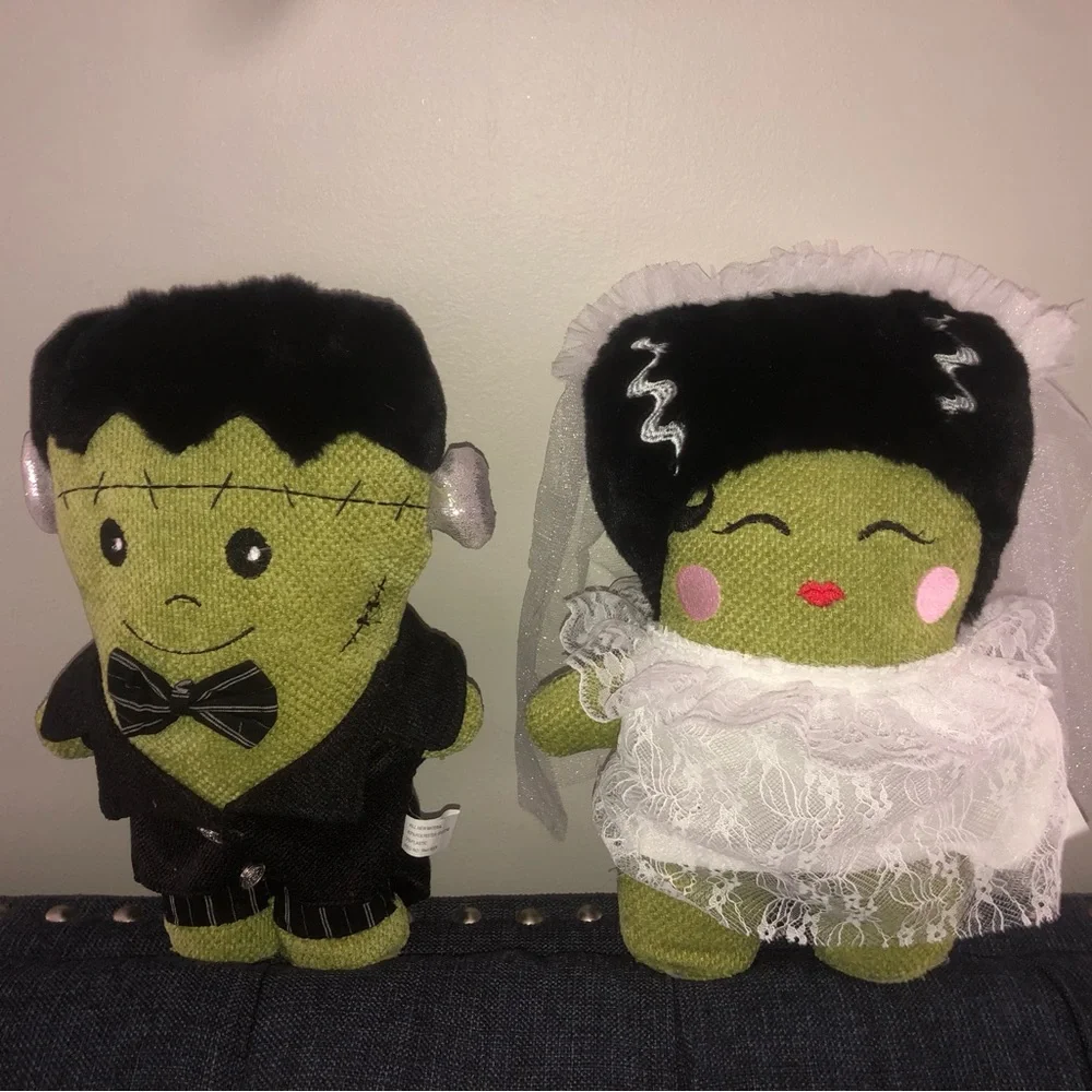 💚 Green Frankenstein & Bride of Frankenstein pillows.